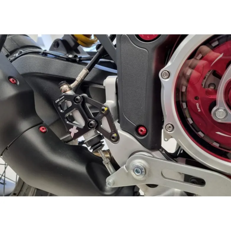 Cnc Racing Pr324B Protezione Pompa Freno Posteriore Ducati Desertx