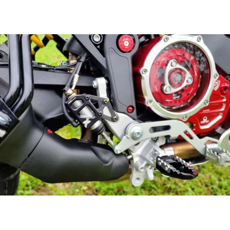 Cnc Racing Pr324R Protezione Pompa Freno Posteriore Ducati Desertx