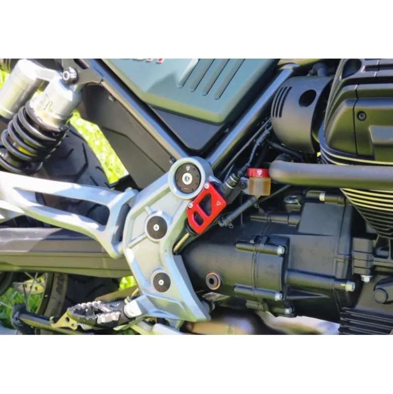 Cnc Racing Pr326R Protezione Pompa Freno Posteriore Moto Guzzi